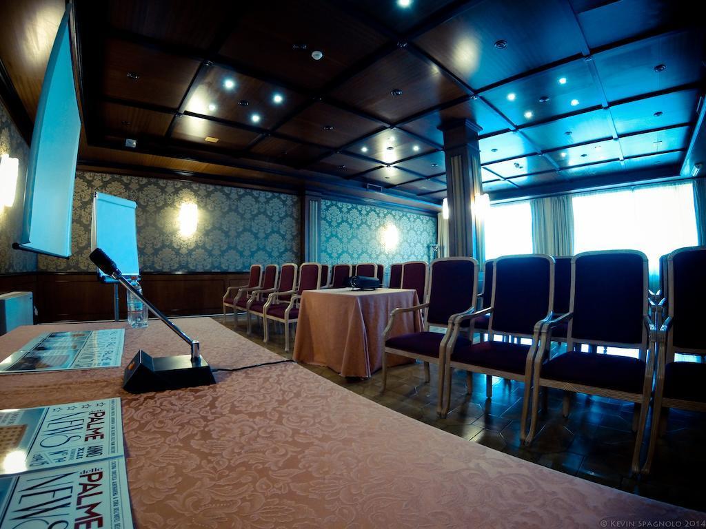 Hotel Delle Palme Лече Екстериор снимка