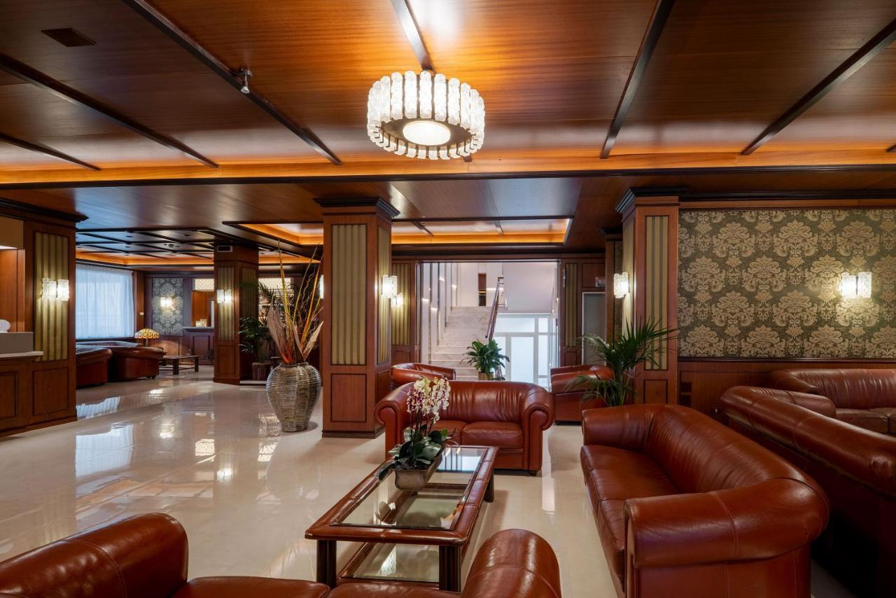 Hotel Delle Palme Лече Екстериор снимка
