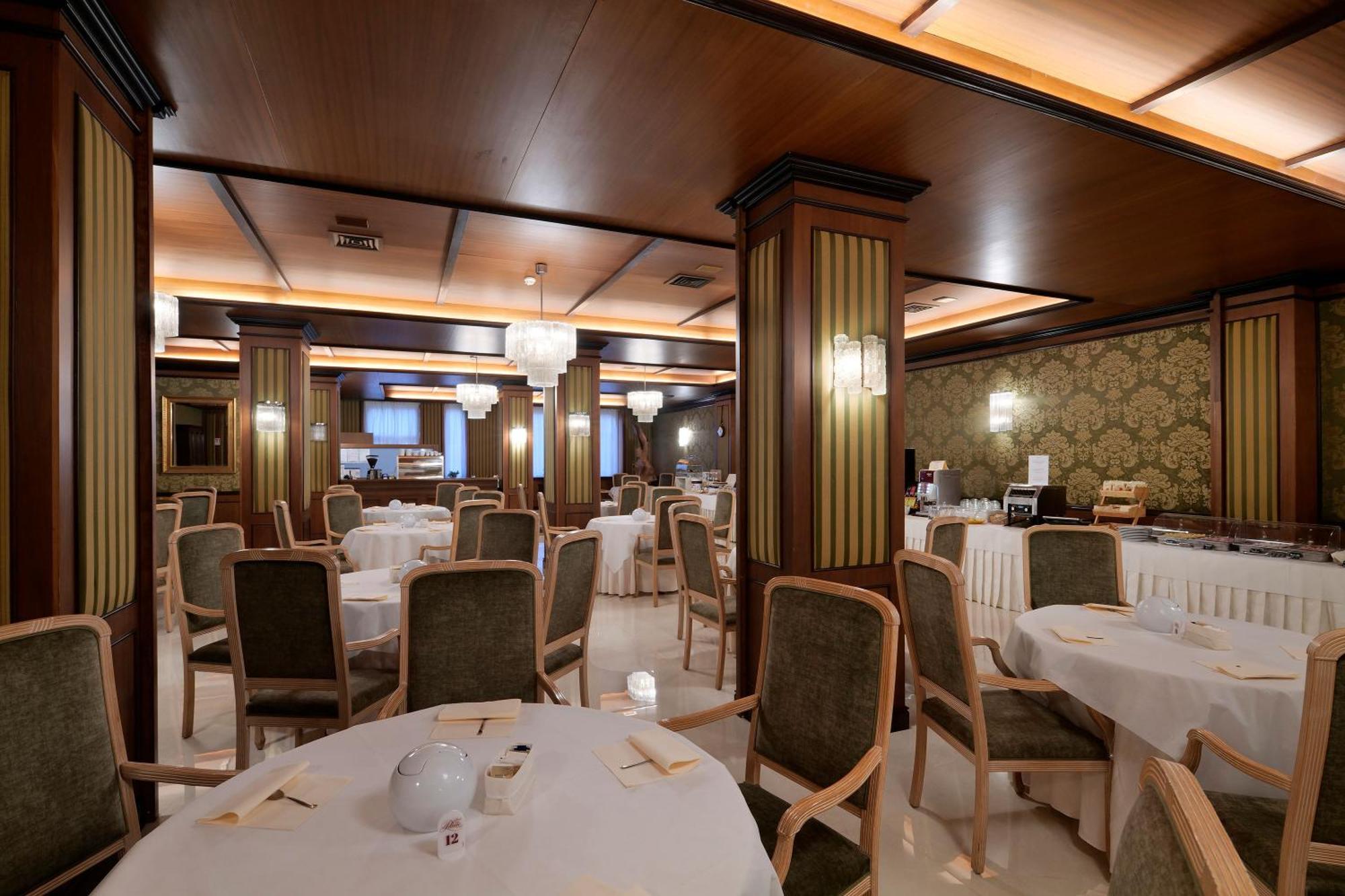 Hotel Delle Palme Лече Екстериор снимка
