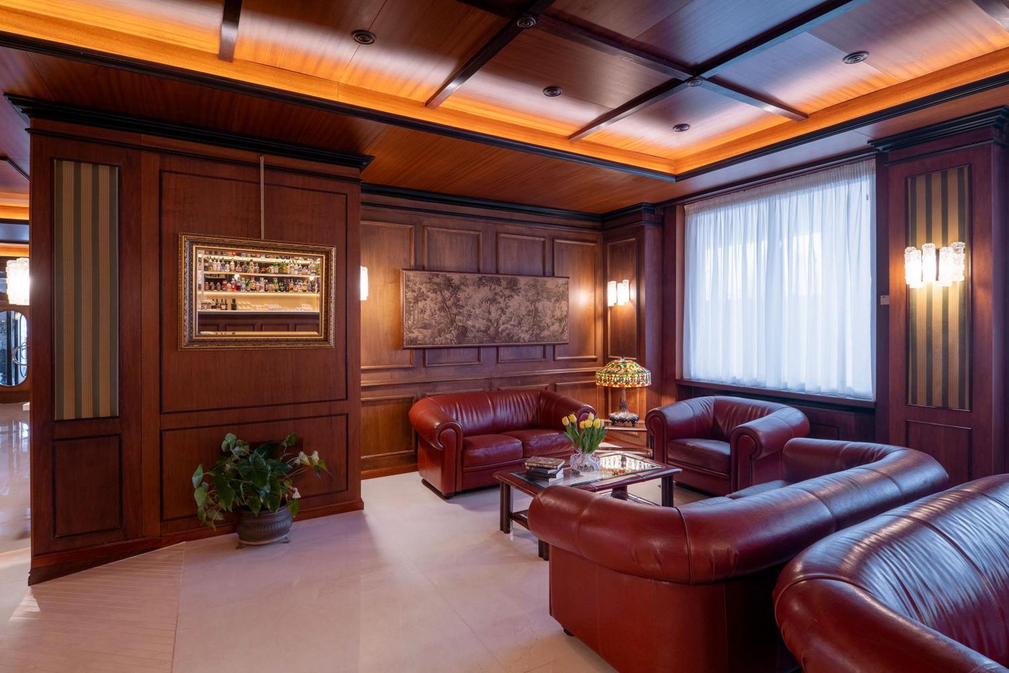 Hotel Delle Palme Лече Екстериор снимка
