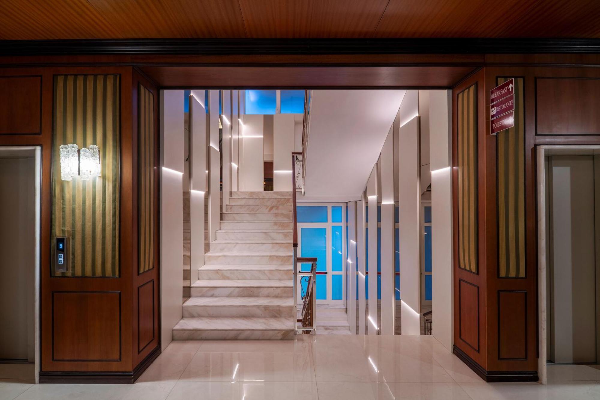 Hotel Delle Palme Лече Екстериор снимка