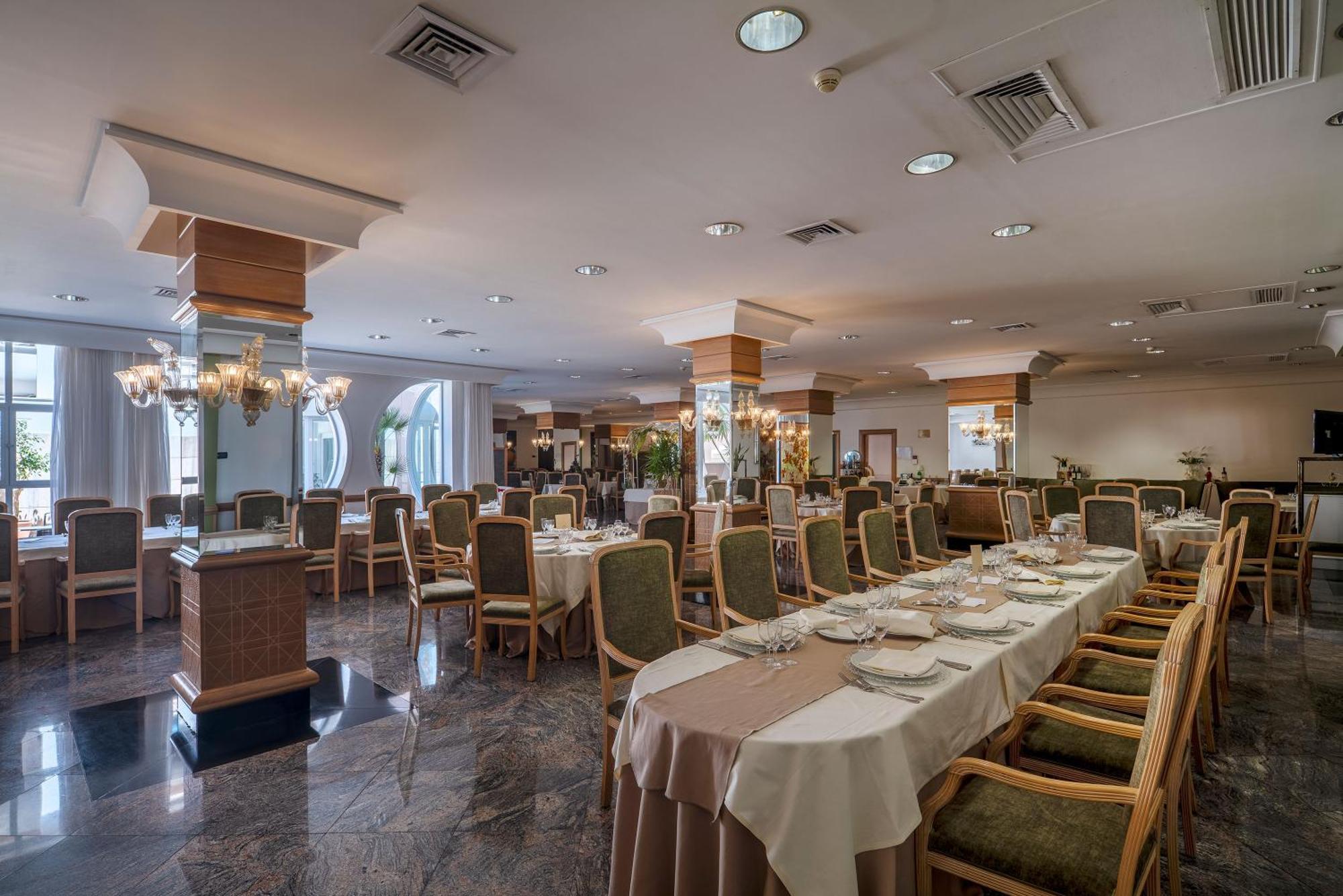 Hotel Delle Palme Лече Екстериор снимка