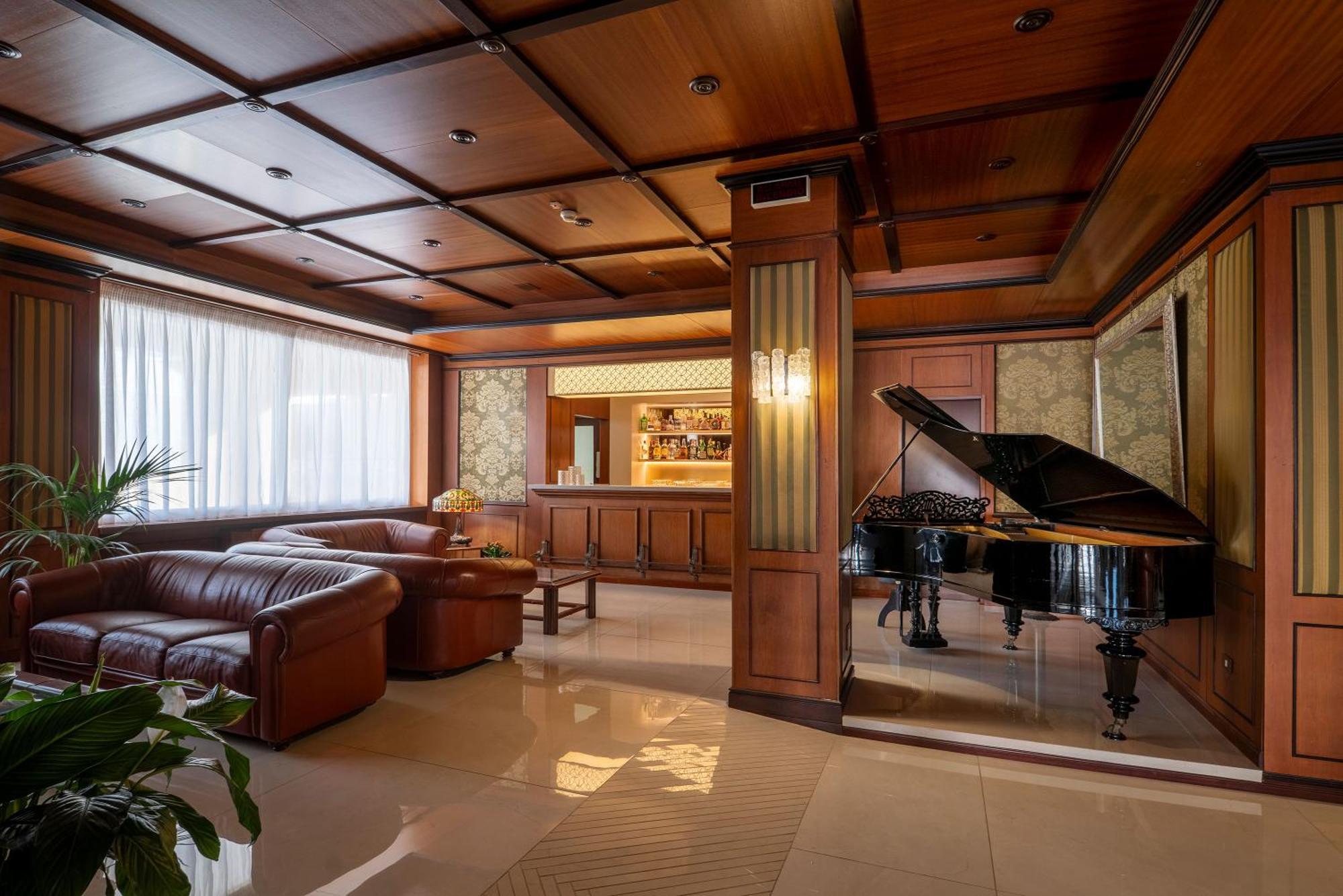 Hotel Delle Palme Лече Екстериор снимка