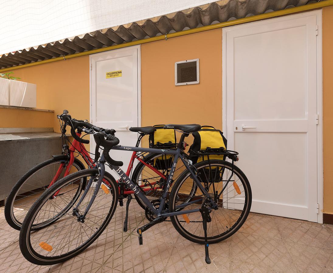 Hotel Delle Palme Лече Екстериор снимка